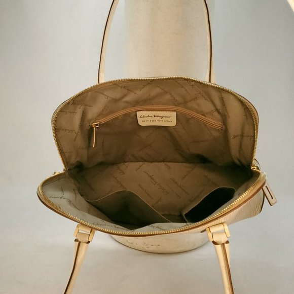 AUTHENTIC Salvatore Ferragamo Gancio Cream Shoulder Bag - Picture 10 of 13